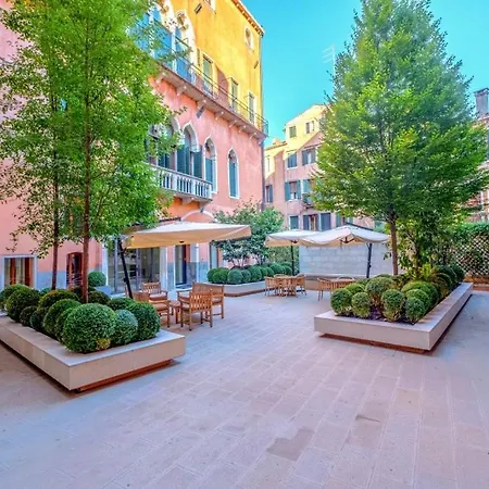 Athena Luxe Benátky